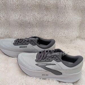Brooks Men's Light Gray Athletic Shoes